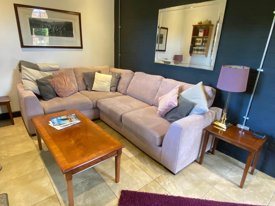 Living room, Lounge or bar, Seating area