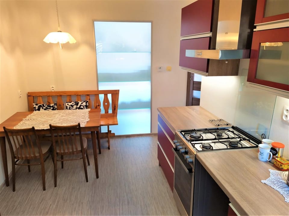 Seating area, kitchen