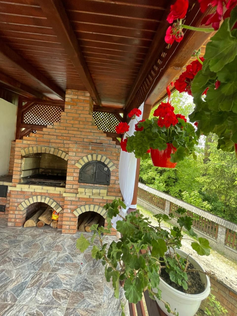 Pensiunea Dragoș Vodă Breb Bed and Breakfast in Romania