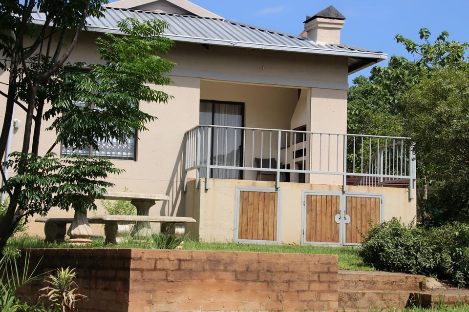 Emlanjeni Guest Lodge Apartment in South Africa