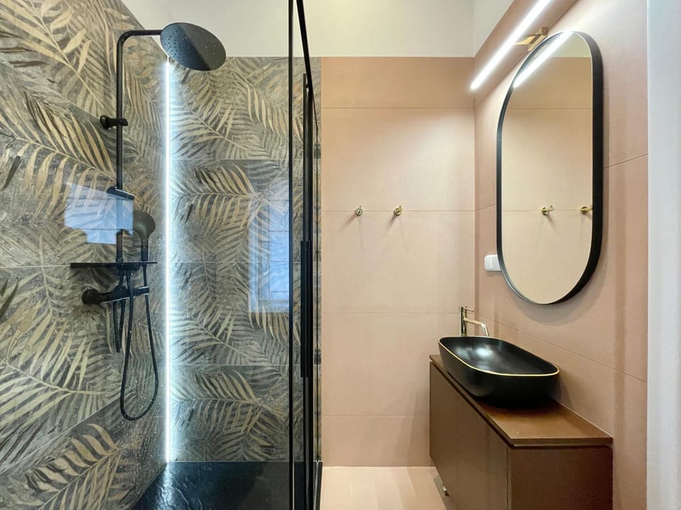 Shower, Bathroom, hair dryier