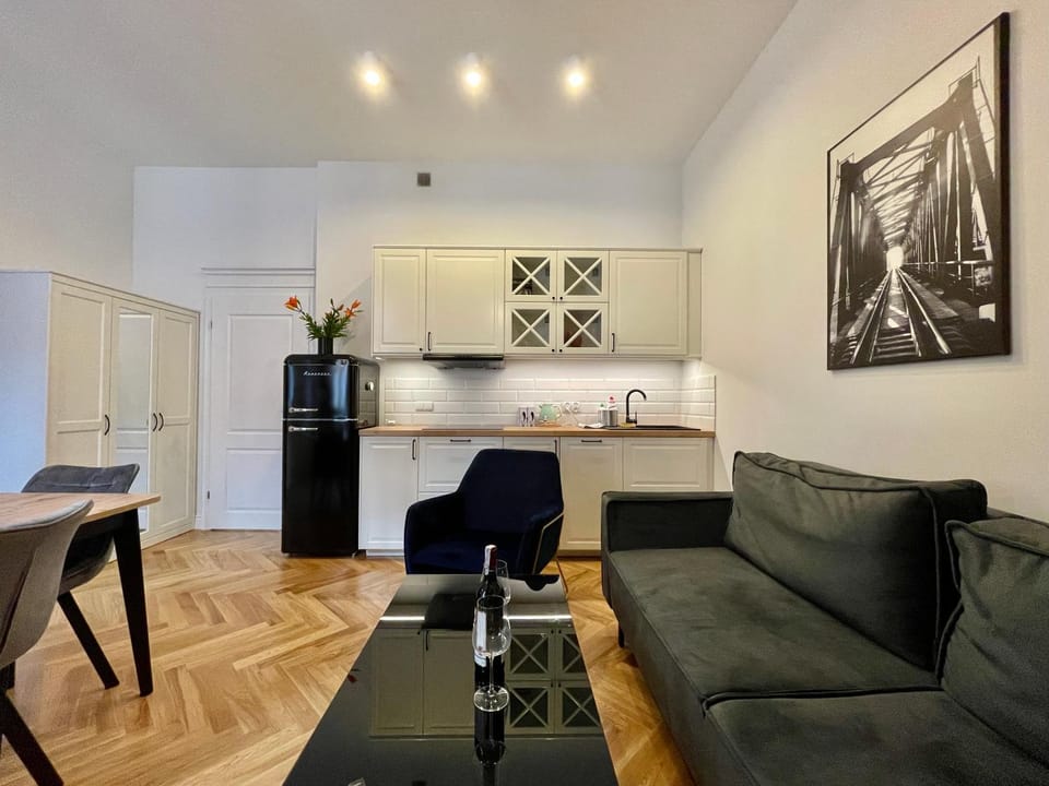 Kitchen or kitchenette, Living room, Seating area