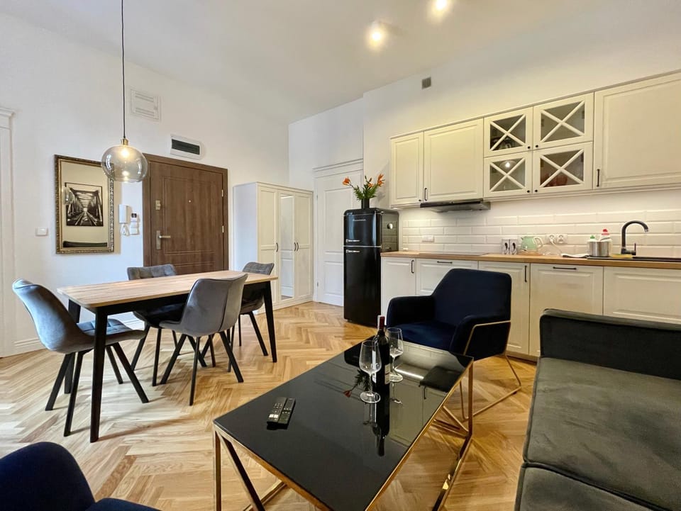 Kitchen or kitchenette, Living room, Seating area