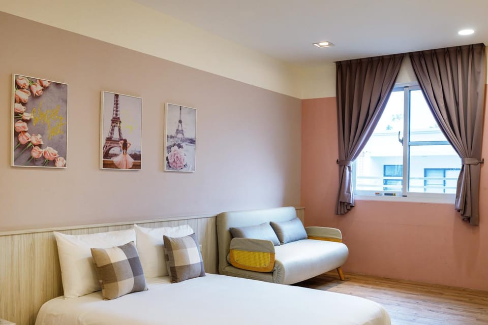 Photo of the whole room, Bedroom