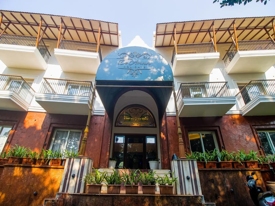 Facade/entrance