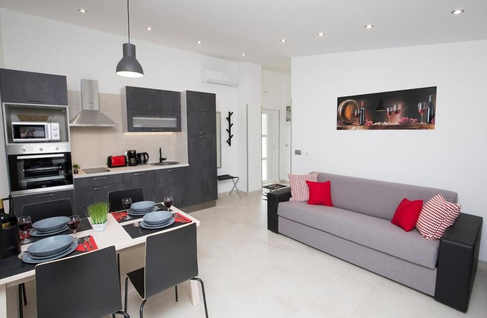 TV and multimedia, Kitchen or kitchenette, Living room, Seating area, Dining area, dishwasher, oven, stove, toaster