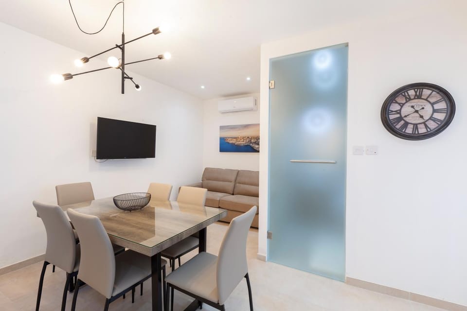 FL56 - New 3storey House - private entrance & roof Apartment in Malta
