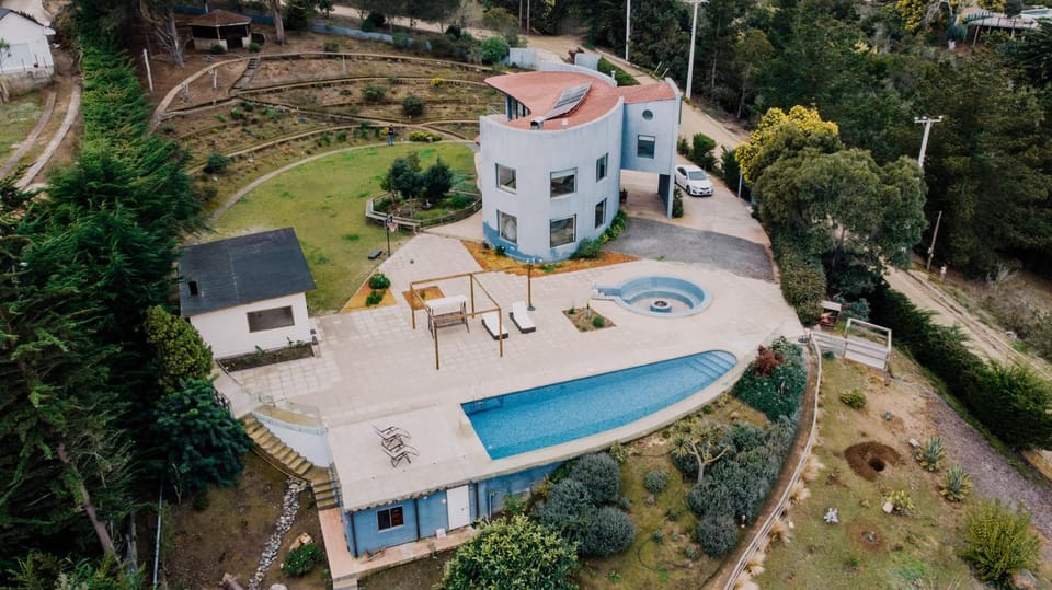 Property building, Natural landscape, Garden, Balcony/Terrace, Pool view, Swimming pool, sunbed