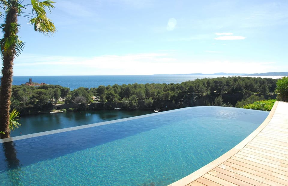 Lake view, Pool view, Sea view, Swimming pool