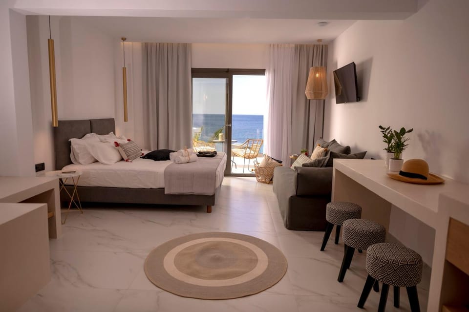 Bed, TV and multimedia, Balcony/Terrace, Photo of the whole room, Bedroom