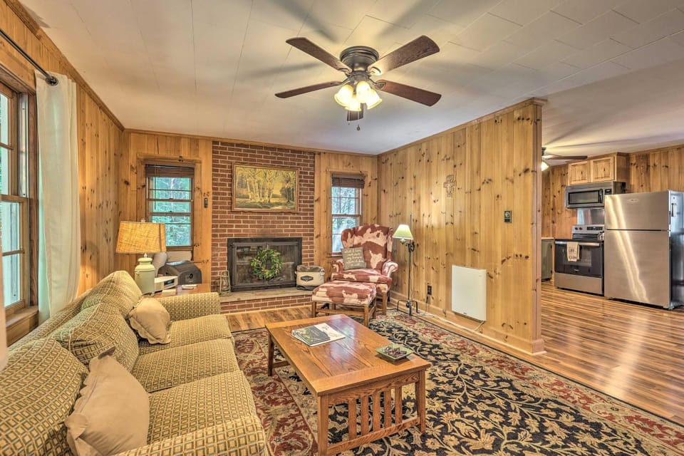 Near Hiking: Roaring Gap Retreat w/ Fire Pit! House in North Carolina