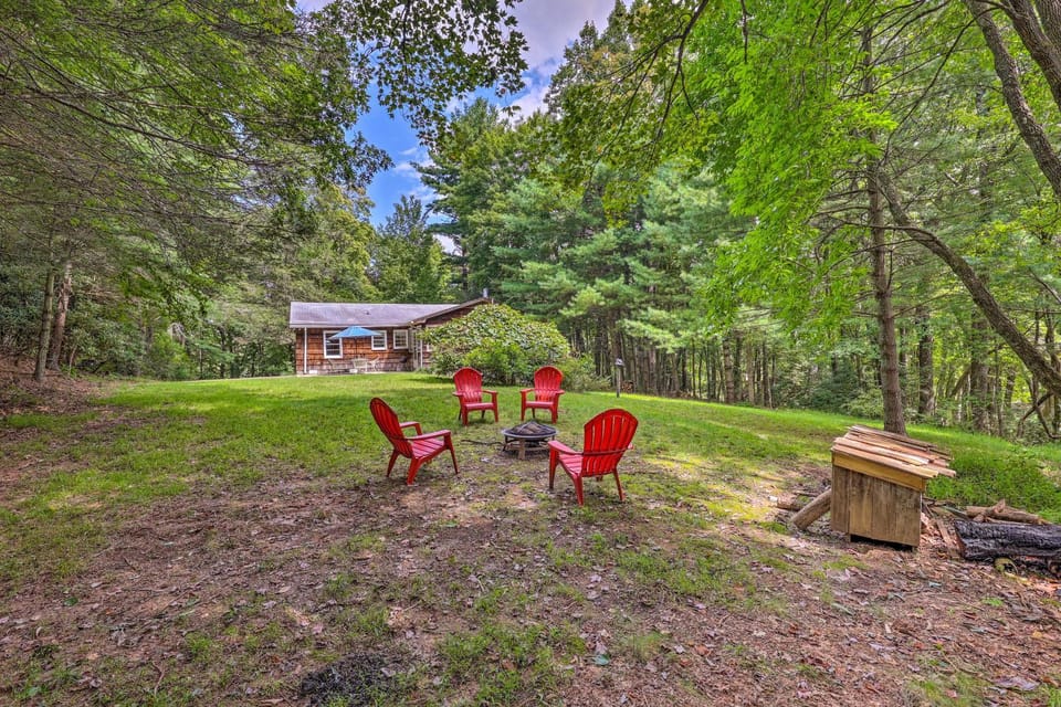 Near Hiking: Roaring Gap Retreat w/ Fire Pit! House in North Carolina