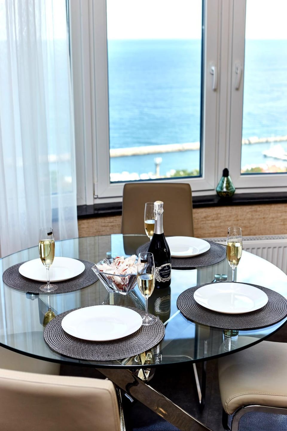 Communal lounge/ TV room, View (from property/room), Kitchen or kitchenette, Dining area, Communal kitchen, Sea view, Lunch, Lunch, kitchen, kitchen