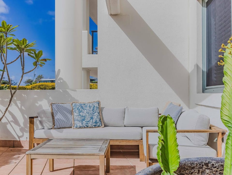 Bay Royal Apartment 2 - Opposite Main Beach & Heated Pool! Apartment in Byron Bay