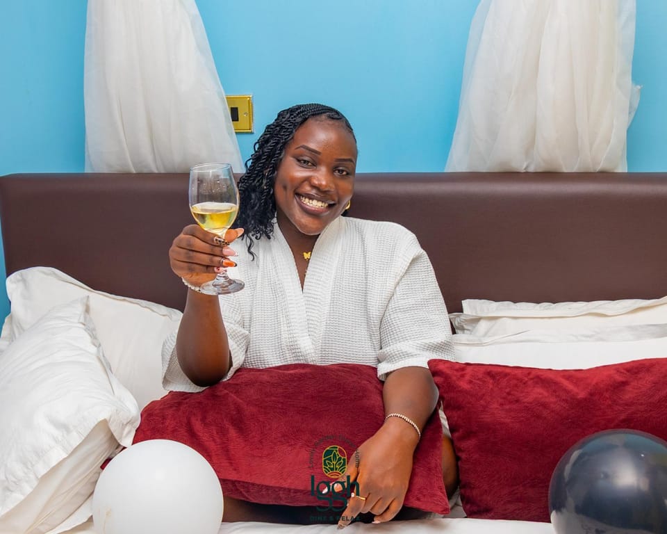 Bed, People, Guests, Drinks