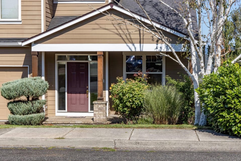 West Sail 30 Day Minimum home House in Hood River