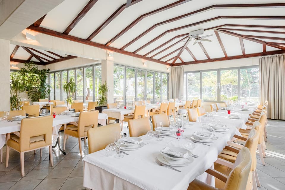 Rogač Rooms & Restaurant Bed and Breakfast in Split-Dalmatia County