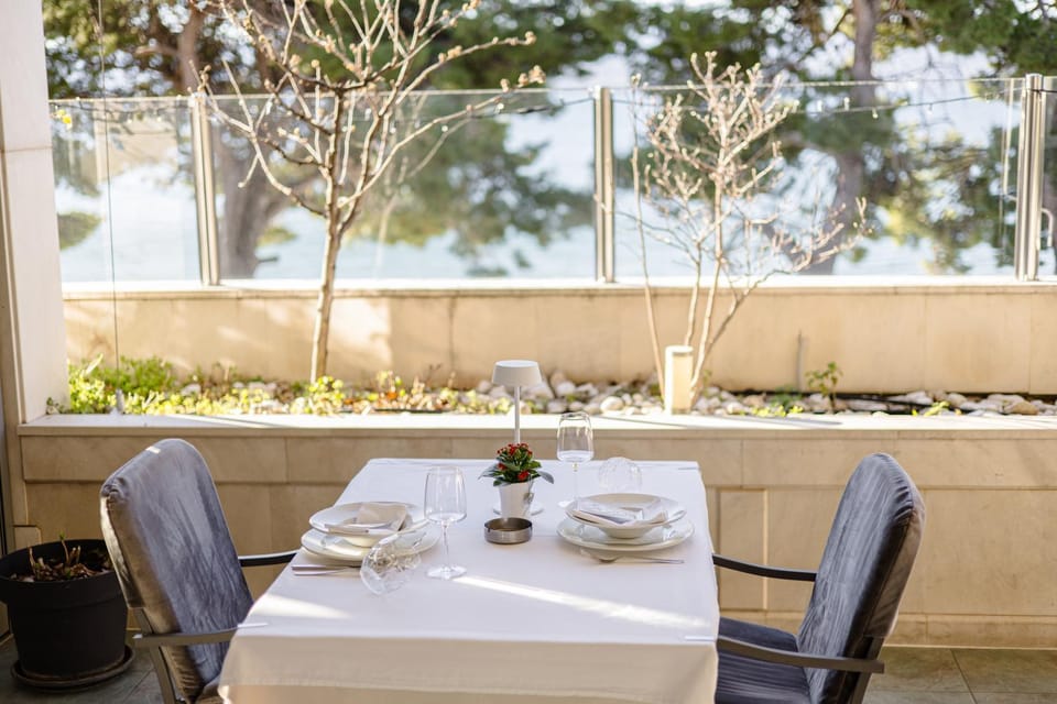 Rogač Rooms & Restaurant Bed and Breakfast in Split-Dalmatia County
