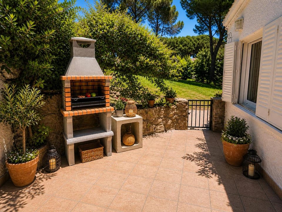 Patio, BBQ facilities, Garden view