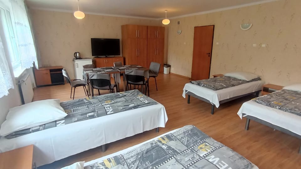 Bed, Photo of the whole room, Seating area, Bedroom