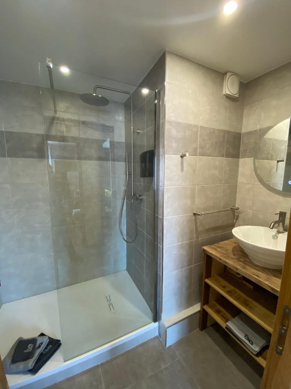 Shower, Bathroom, hair dryier, towels