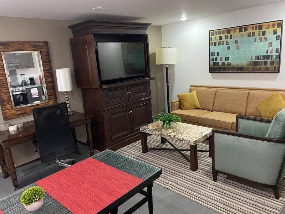 GRAN UBICACIÓN, en la zona de SANTA FE, KING BED House in Mexico City