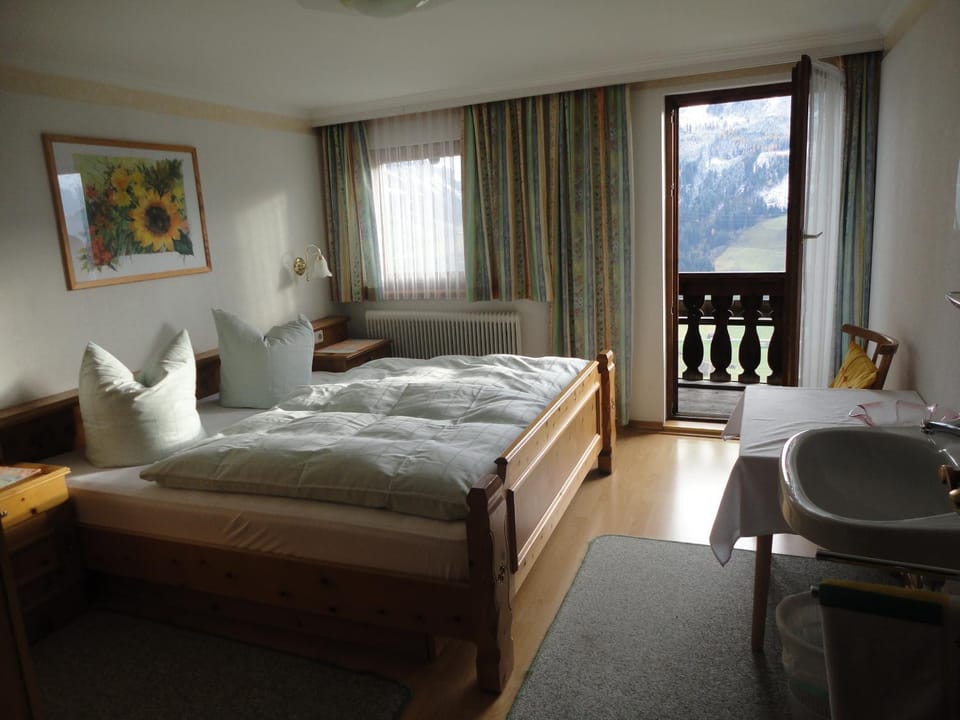 Bed, Bird's eye view, View (from property/room), View (from property/room), Bedroom, Garden view, Garden view, Landmark view, Landmark view, Mountain view, Mountain view, Quiet street view