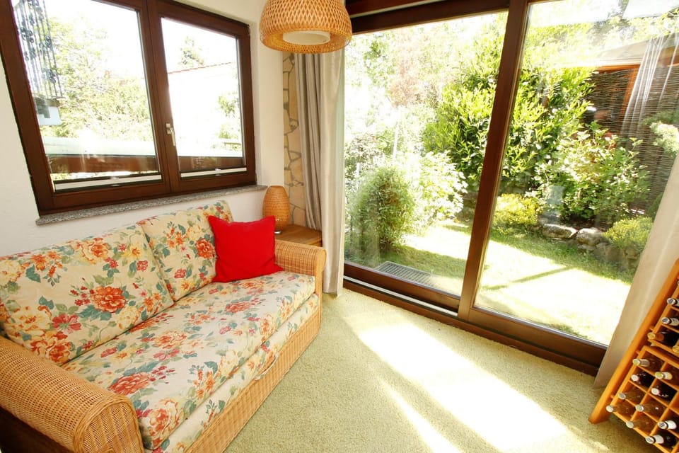 Garden, Living room, Seating area