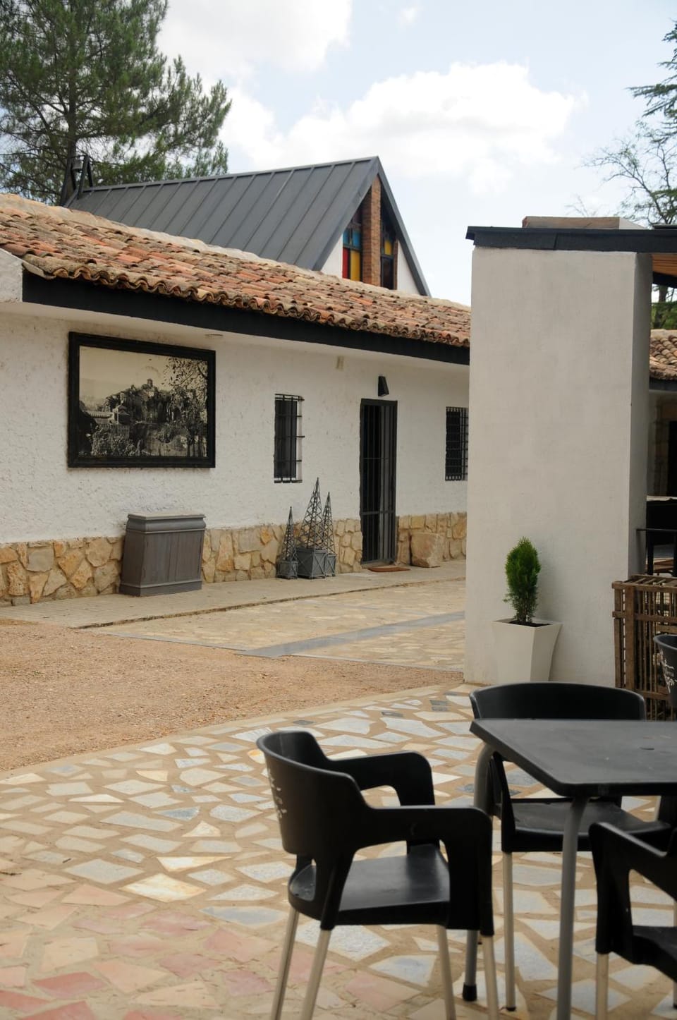 Property building, Patio, Dining area