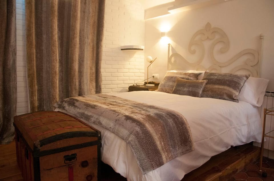 Bed, Photo of the whole room