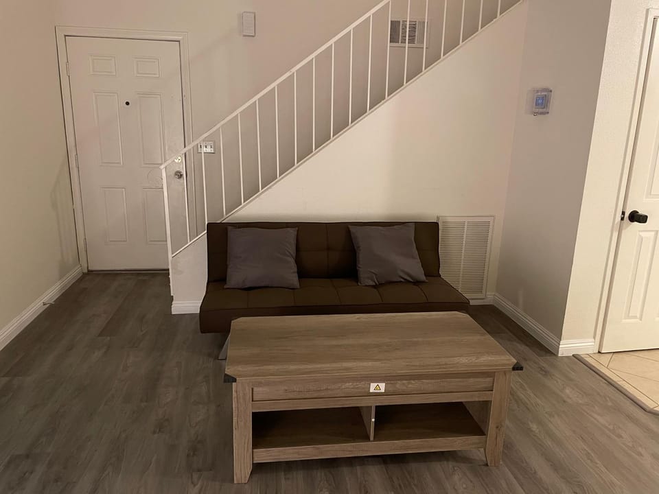 Facade/entrance, TV and multimedia, Living room, Seating area