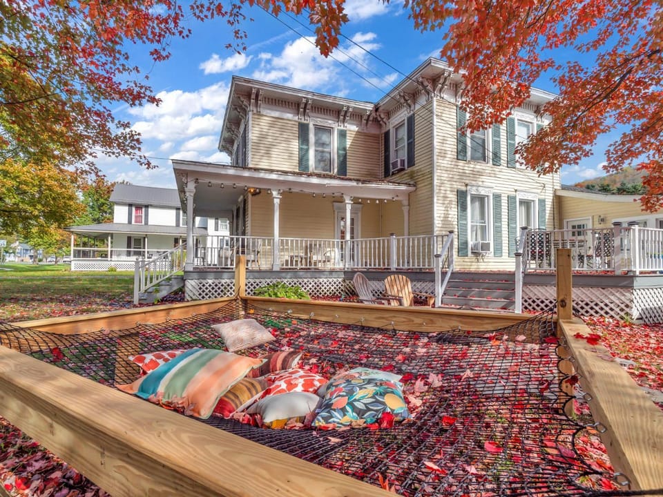 Property building, Patio, Day, Garden, Balcony/Terrace, Balcony/Terrace, Garden view