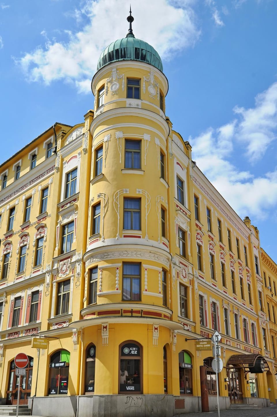 Facade/entrance