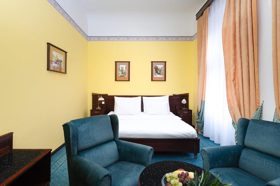 Bed, Seating area, Bedroom