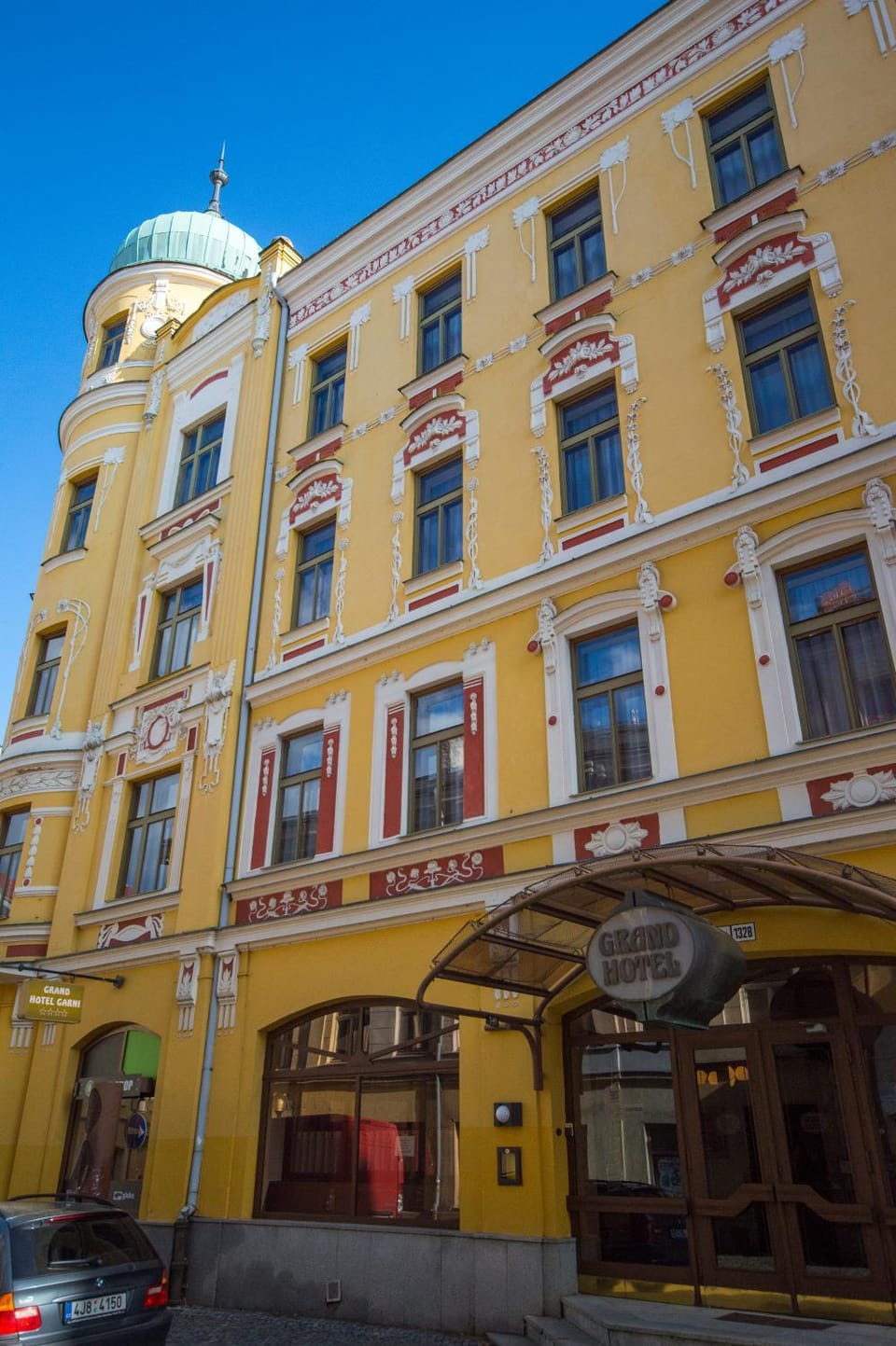 Property building, Facade/entrance