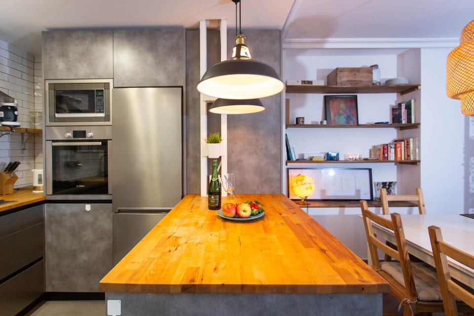 Kitchen or kitchenette, oven