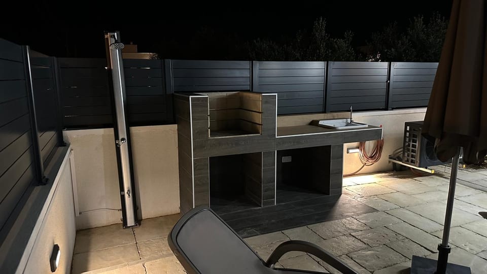 Shower, BBQ facilities