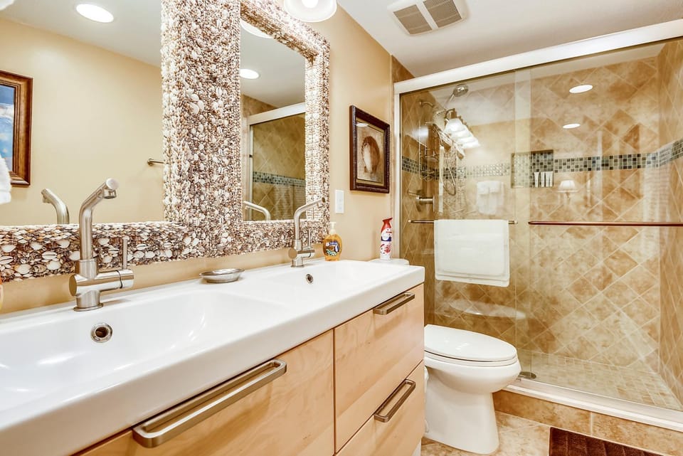 Shower, Toilet, Bathroom, Bath, towels