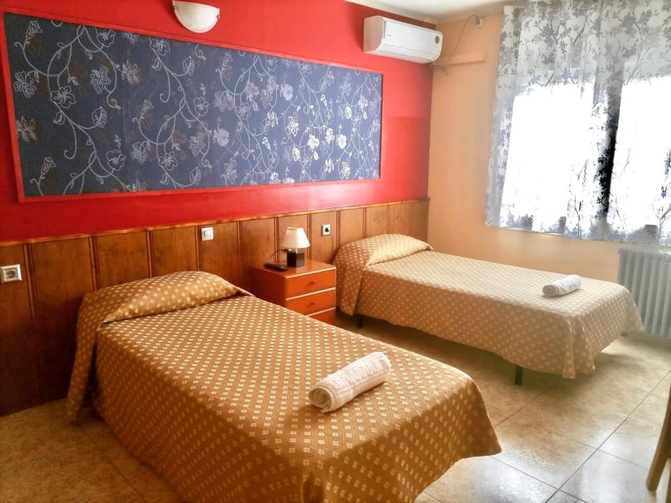 Bathroom, TV and multimedia, City view, internet, air conditioner