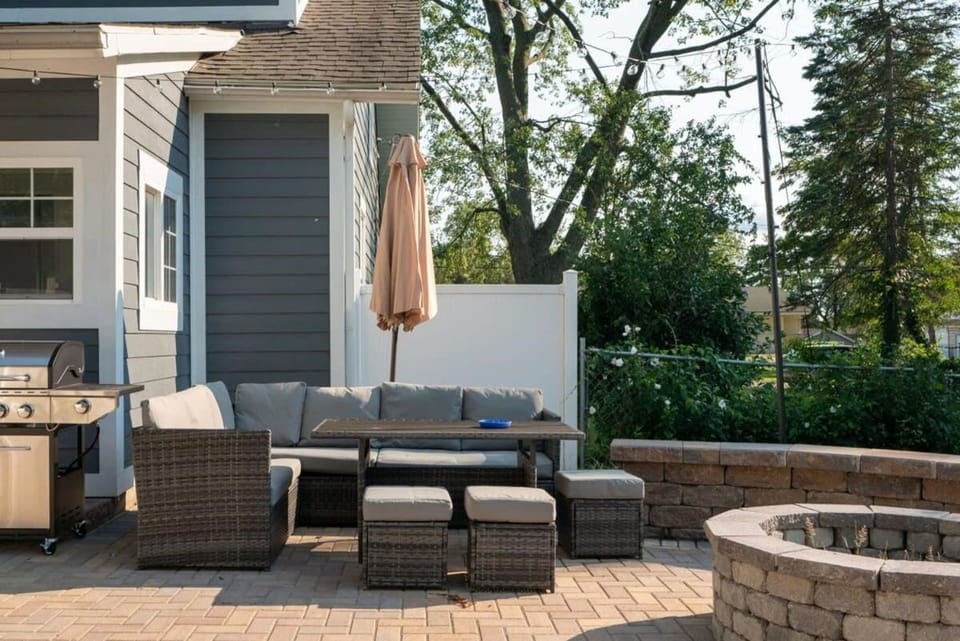 The Lucky Charm Home of the Fighting Irish! BBQ Outdoor Games Coffee House in Roseland