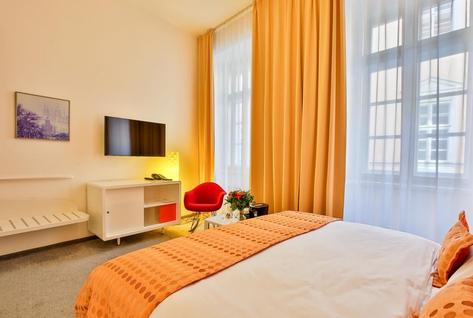 Bed, TV and multimedia, Coffee/tea facilities, Photo of the whole room, Bedroom, Non alcoholic drinks, air conditioner
