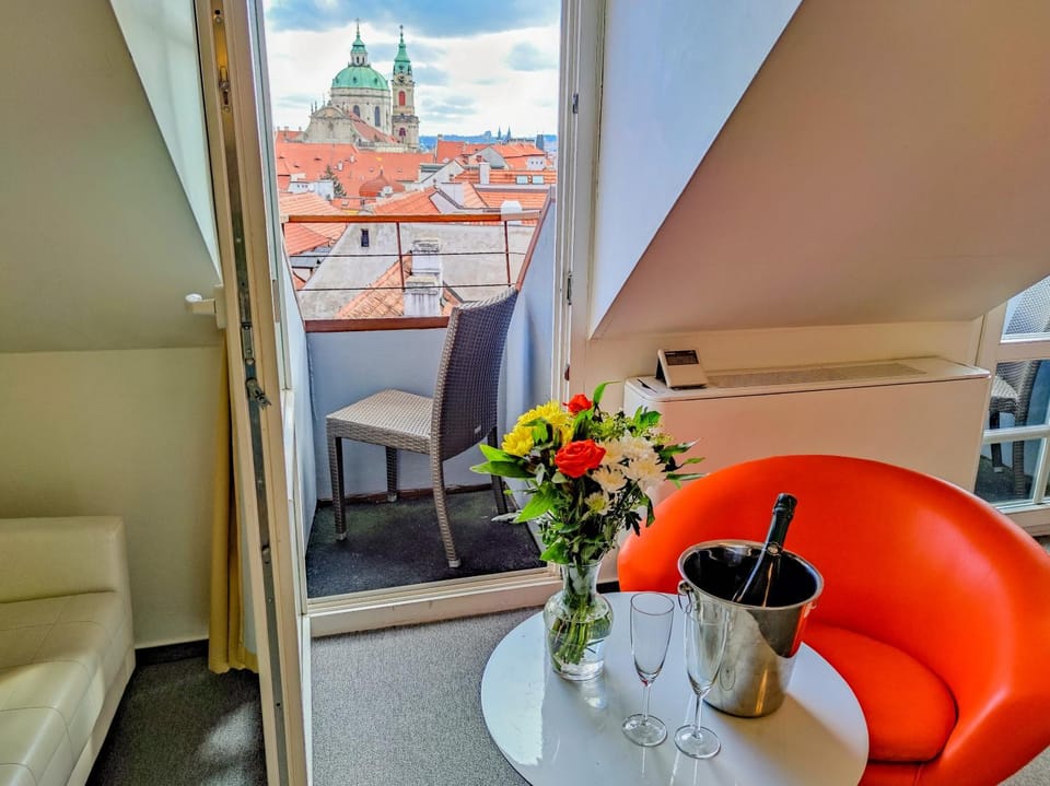 TV and multimedia, Coffee/tea facilities, Balcony/Terrace, Decorative detail, City view, Non alcoholic drinks, oven, air conditioner