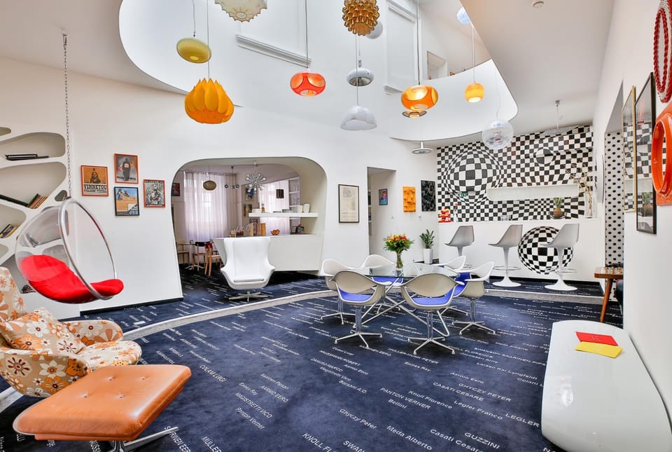 Lounge or bar