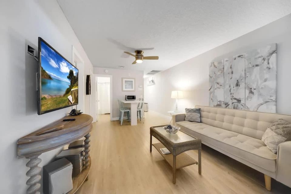 Beach Apart by Dream Vacation unit 2 Apartment in Riviera Beach