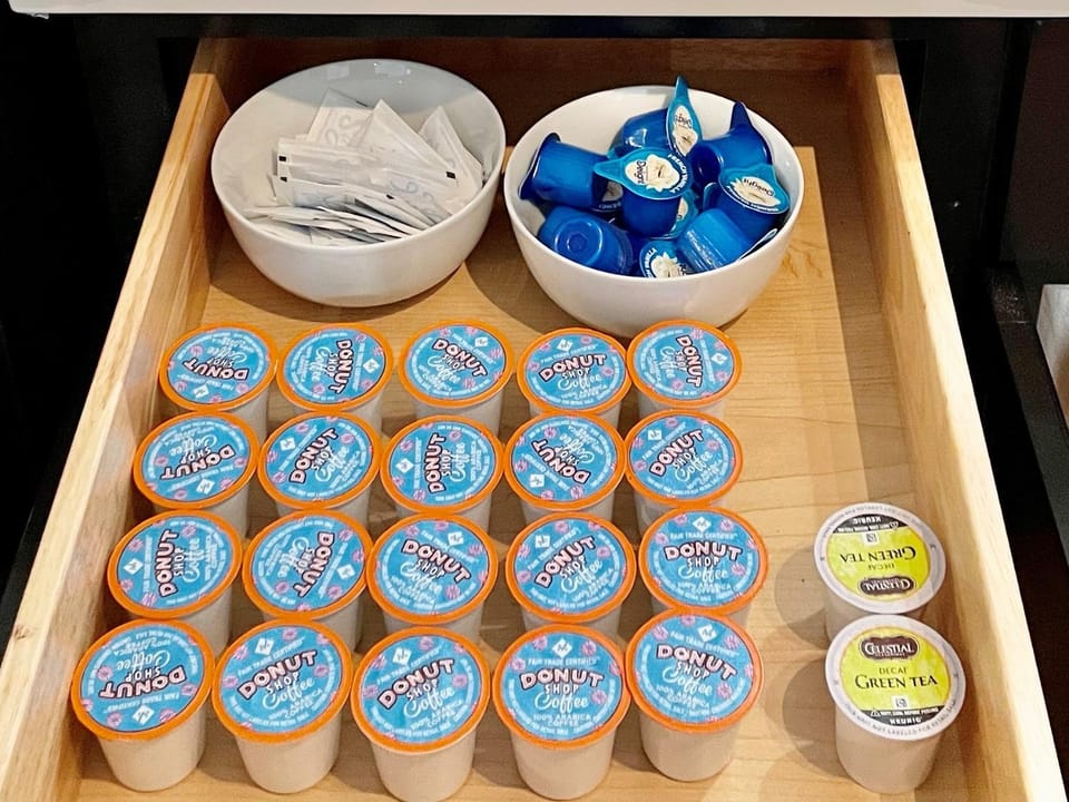 Coffee/tea facilities, Food and drinks