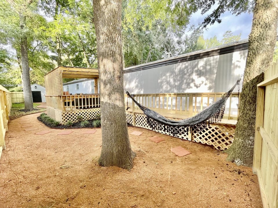 Patio, Day, Natural landscape, Garden, Seating area