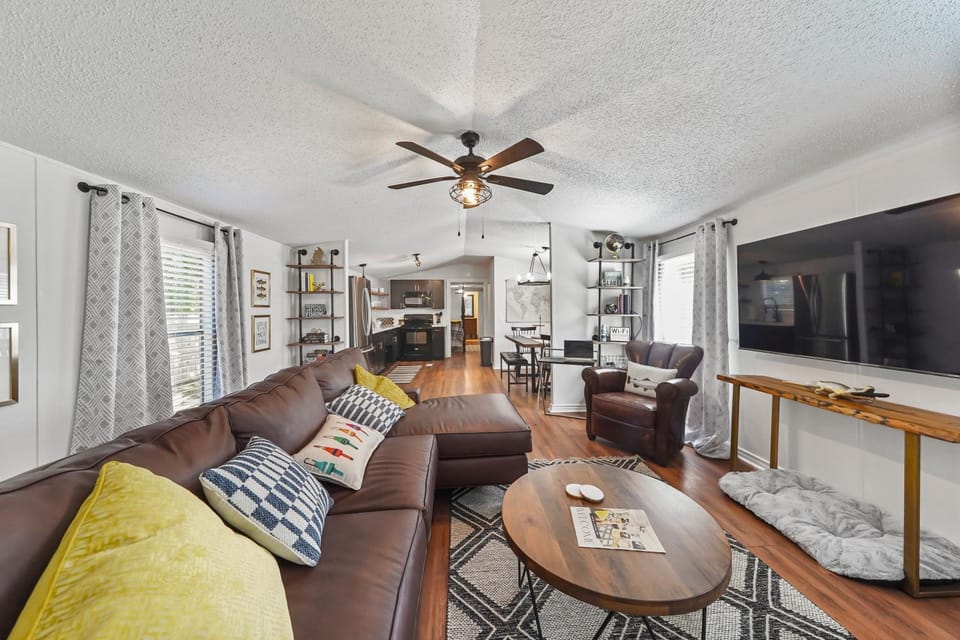 TV and multimedia, Living room, Seating area, Evening entertainment, pet friendly