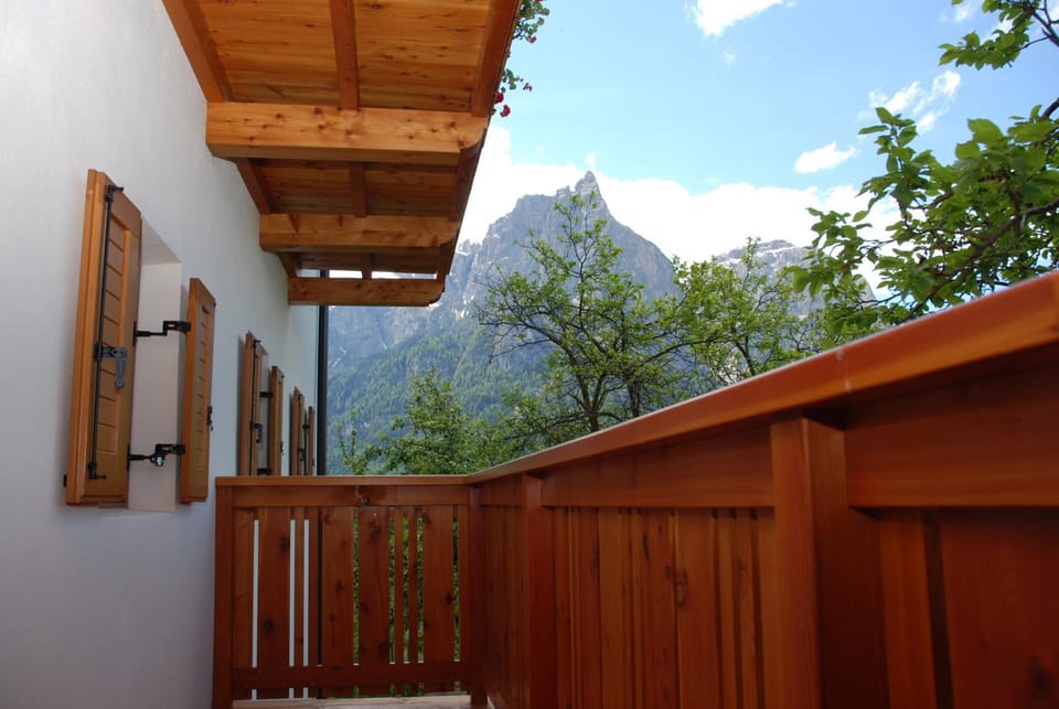 Neighbourhood, Natural landscape, Balcony/Terrace, Garden view, Mountain view