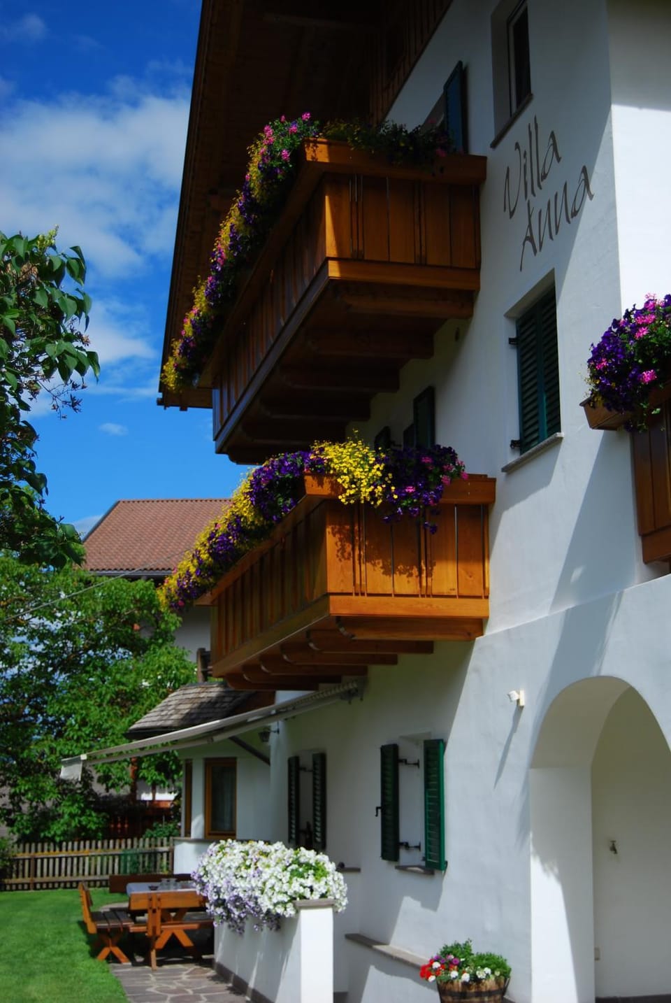 Facade/entrance, Balcony/Terrace