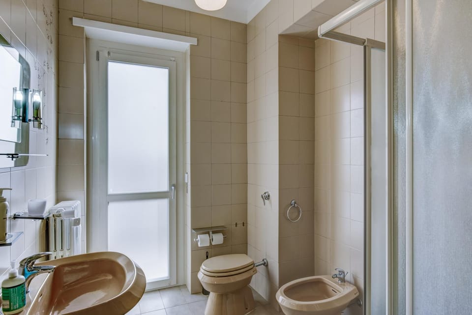 Bathroom, bidet